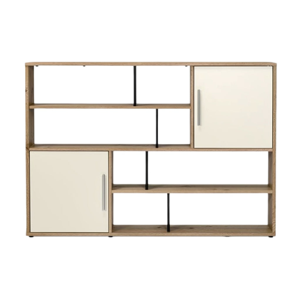 Moderne boekenkast met open planken en deuren in neutrale kleuren